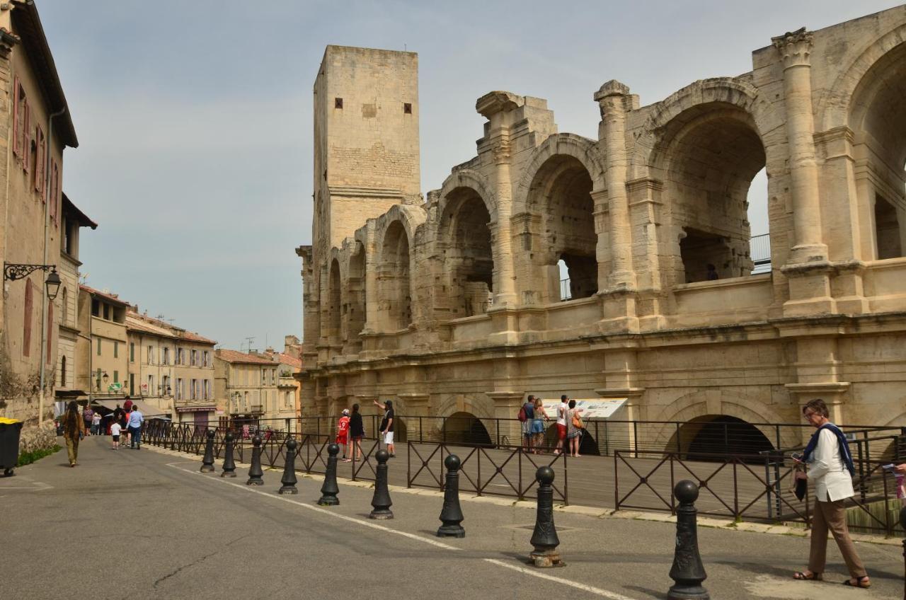 Appartement aux pieds des arènes à Arles Extérieur photo