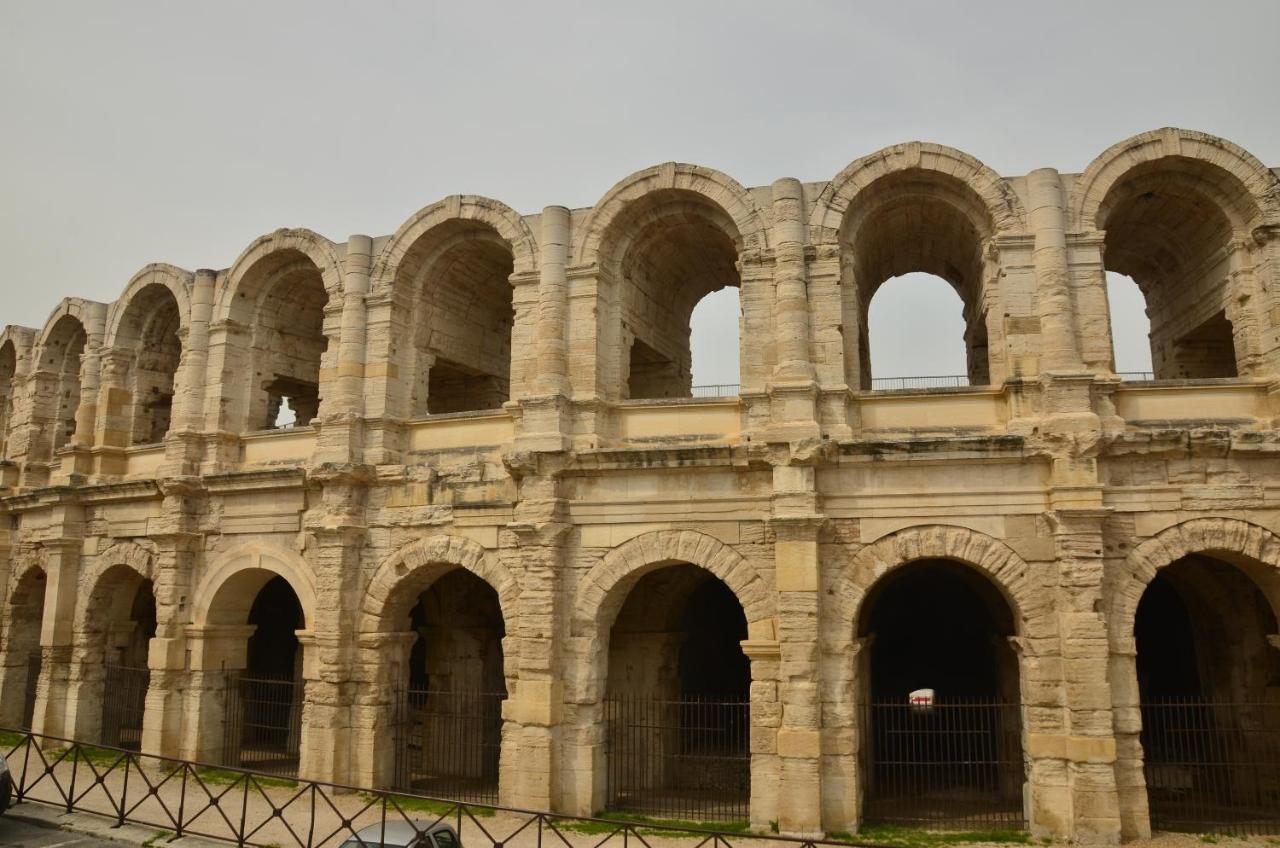 Appartement aux pieds des arènes à Arles Extérieur photo