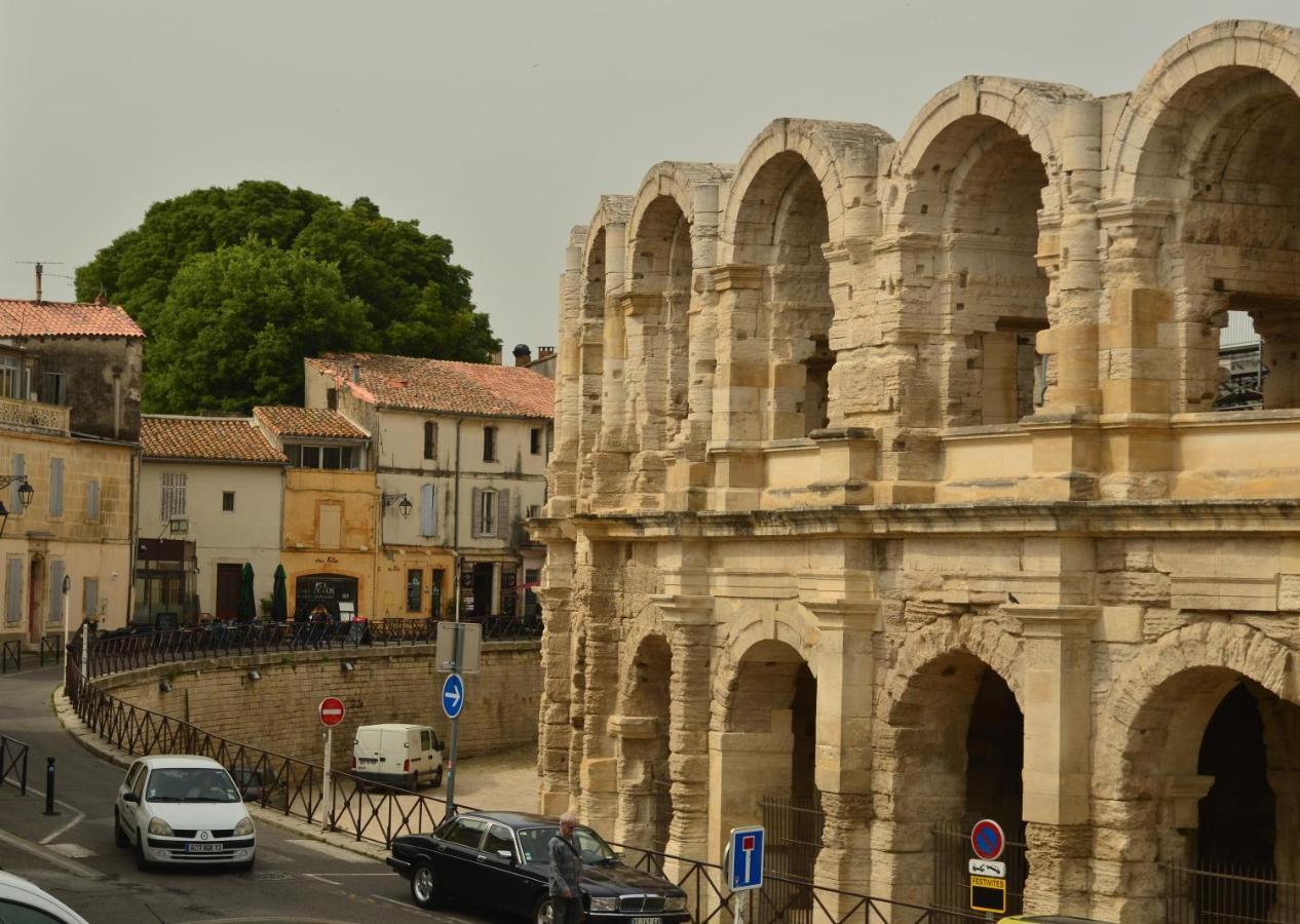 Appartement aux pieds des arènes à Arles Extérieur photo