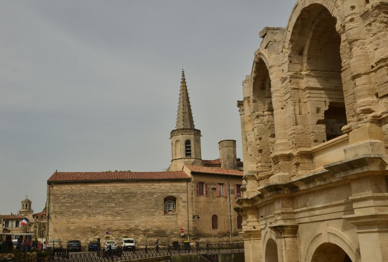 Appartement aux pieds des arènes à Arles Extérieur photo