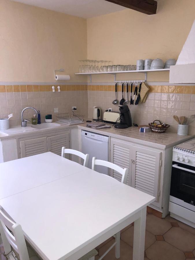 Appartement aux pieds des arènes à Arles Extérieur photo