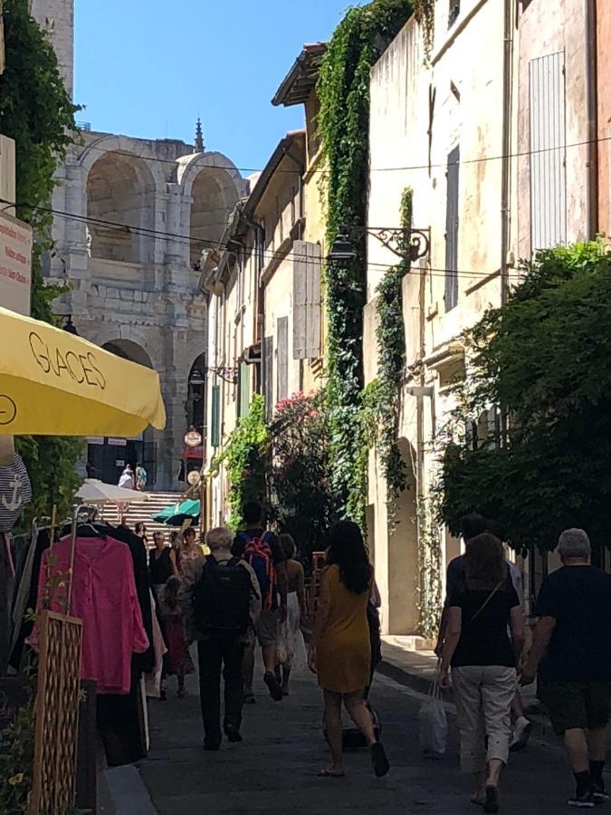 Appartement aux pieds des arènes à Arles Extérieur photo