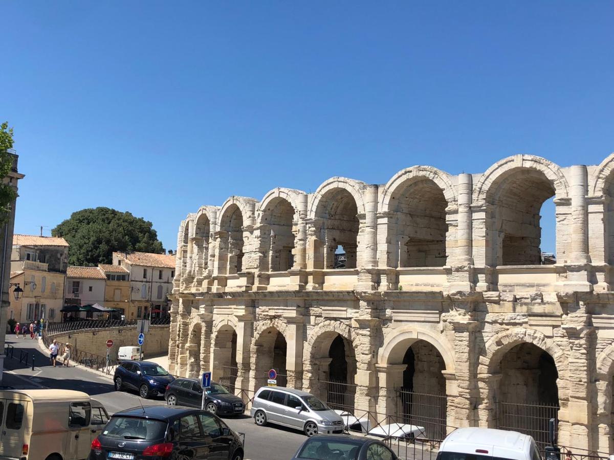 Appartement aux pieds des arènes à Arles Extérieur photo