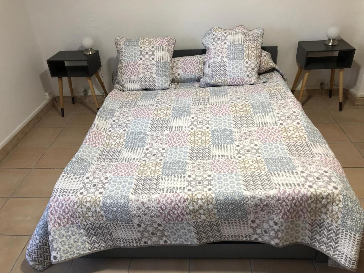 Appartement aux pieds des arènes à Arles Extérieur photo